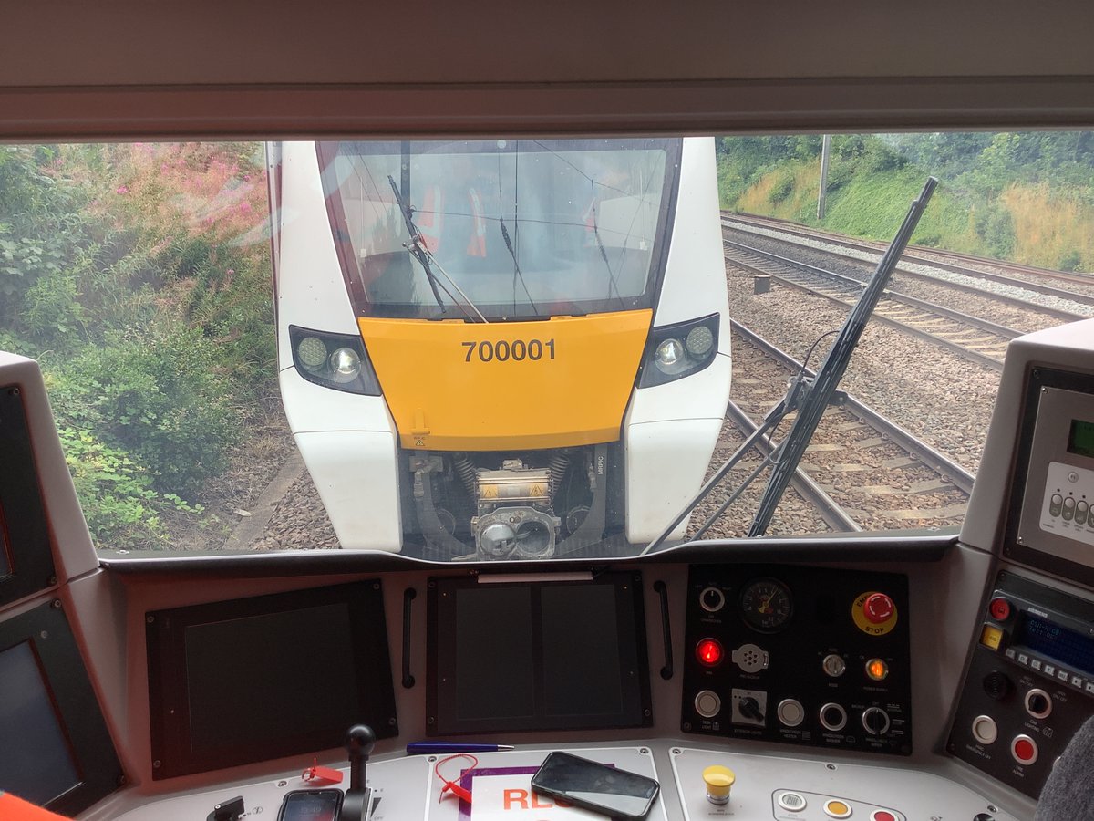 13milepost's tweet photo. More from todays Naughty #Thameslink train which has now made it into depot #16Car #FleetOps #TrackTeam 🚧🦺 #1Z99 🪝🧰🔨🔋Battery Boost https://t.co/0Fe2azlNVO
