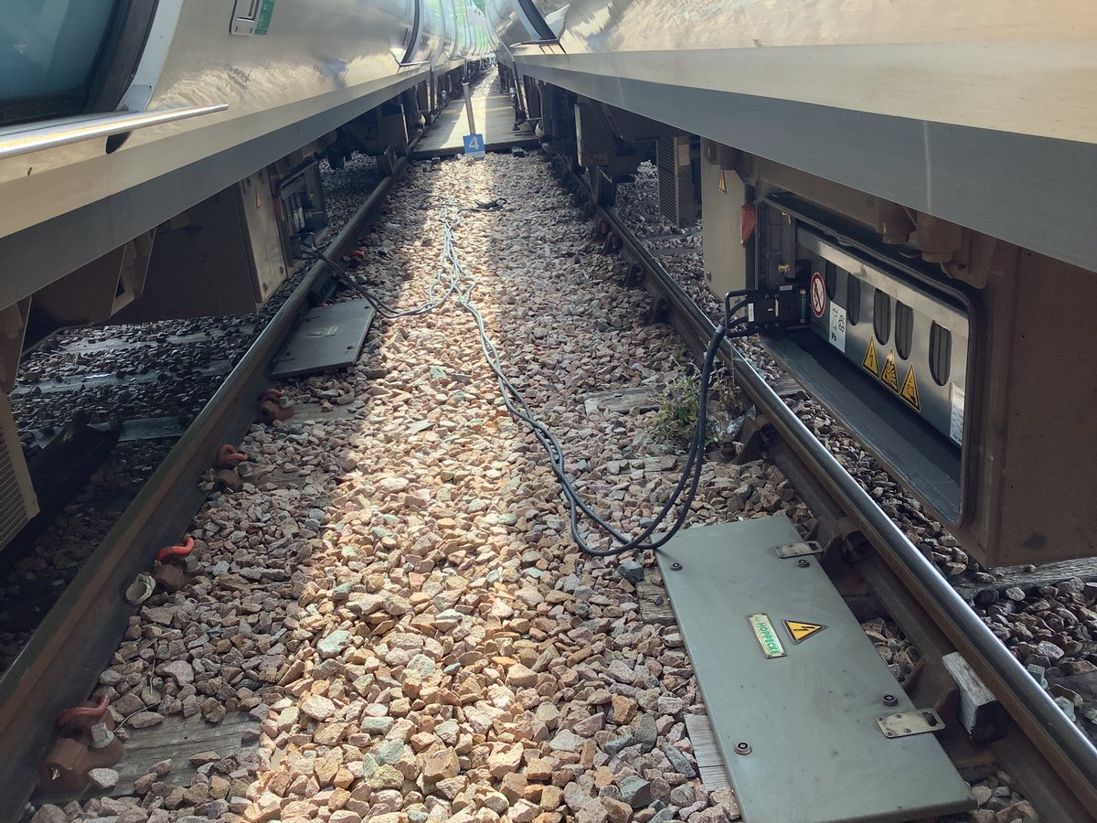 13milepost's tweet photo. More from todays Naughty #Thameslink train which has now made it into depot #16Car #FleetOps #TrackTeam 🚧🦺 #1Z99 🪝🧰🔨🔋Battery Boost https://t.co/0Fe2azlNVO