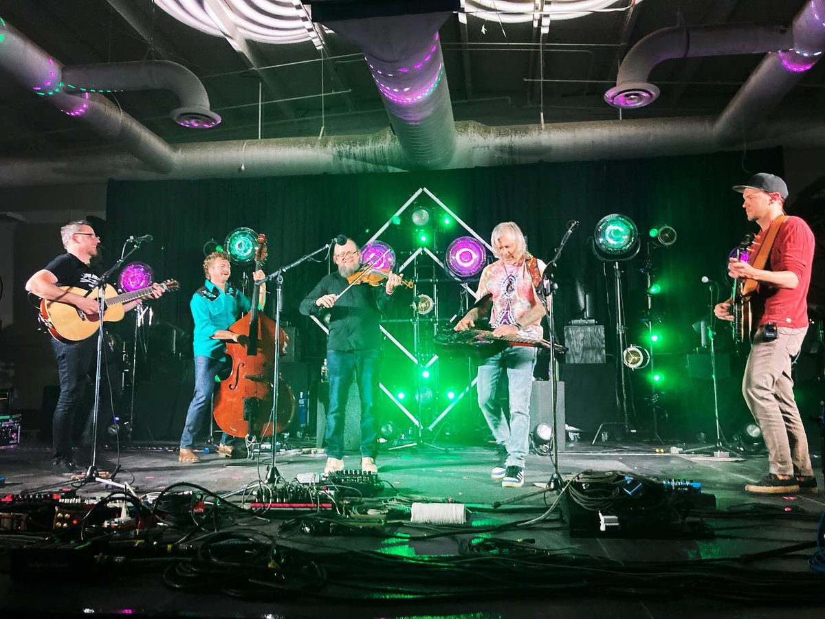 MinuitUneFr's tweet photo. Nick Rotondi &amp; Ryan Chesney reveals the hidden magic within spaces using the IVL decorative output to create a myriad of lighting atmospheres that perfectly complemented the energy of the del fest.

🇬🇧-Cumberland, Del fest, string dusters, 6 units

LD: @chezlevez | @nick.dragon_ https://t.co/n3AwvYUTUg