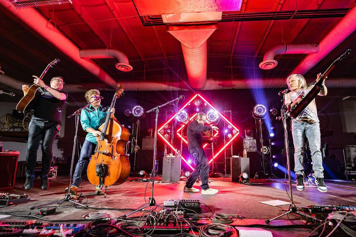 MinuitUneFr's tweet photo. Nick Rotondi &amp; Ryan Chesney reveals the hidden magic within spaces using the IVL decorative output to create a myriad of lighting atmospheres that perfectly complemented the energy of the del fest.

🇬🇧-Cumberland, Del fest, string dusters, 6 units

LD: @chezlevez | @nick.dragon_ https://t.co/n3AwvYUTUg