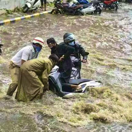 NAR_Handle's tweet photo. When the entire state is advised to stay indoors for safety, there are heroes who risk everything to keep things going. Gratitude knows no bounds for these #RealHeroes &amp; their families. 

In #Telangana's rain, they shine bright, reminding us of humanity's indomitable spirit 🙏 https://t.co/o5S1uuRE6W