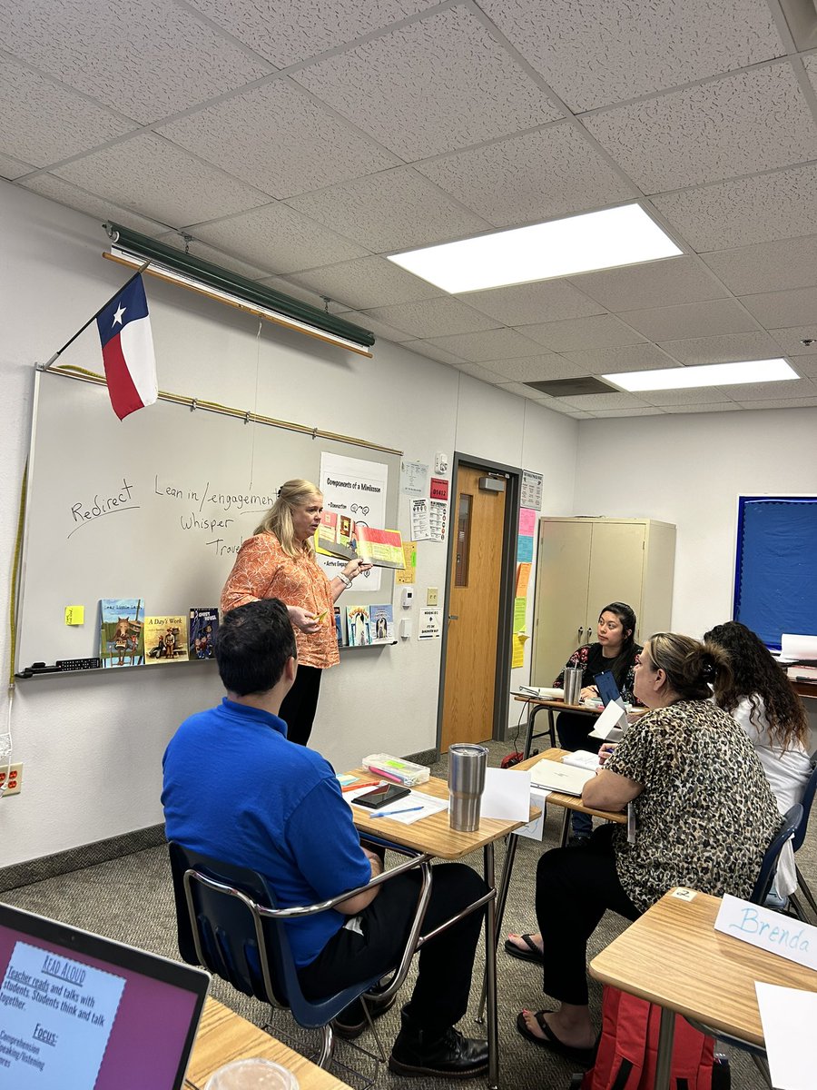 Elem. RLA New Hire Day 2 - @Lindacesar2012 modeling an Interactive Read Aloud to our awesome 3rd Grade group !!! <a href="/CFBISD/">Carrollton-Farmers Branch ISD</a> <a href="/CFB_Literacy/">CFB Literacy Coaches</a>
