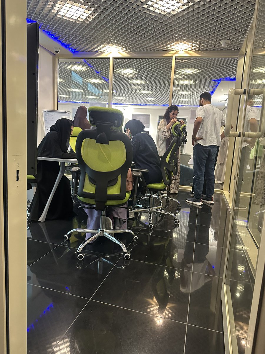 au_dimensions's tweet photo. XR Bootcamp activities ✍️🕹️🎮
#gamedesign #gamedev https://t.co/2yq8O1ENJz