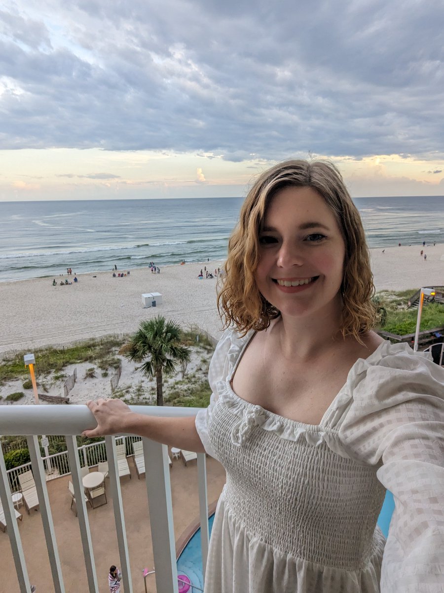 NellyNuttons's tweet photo. I went to the beach last weekend 💙✨ https://t.co/yDcrbgm4b9