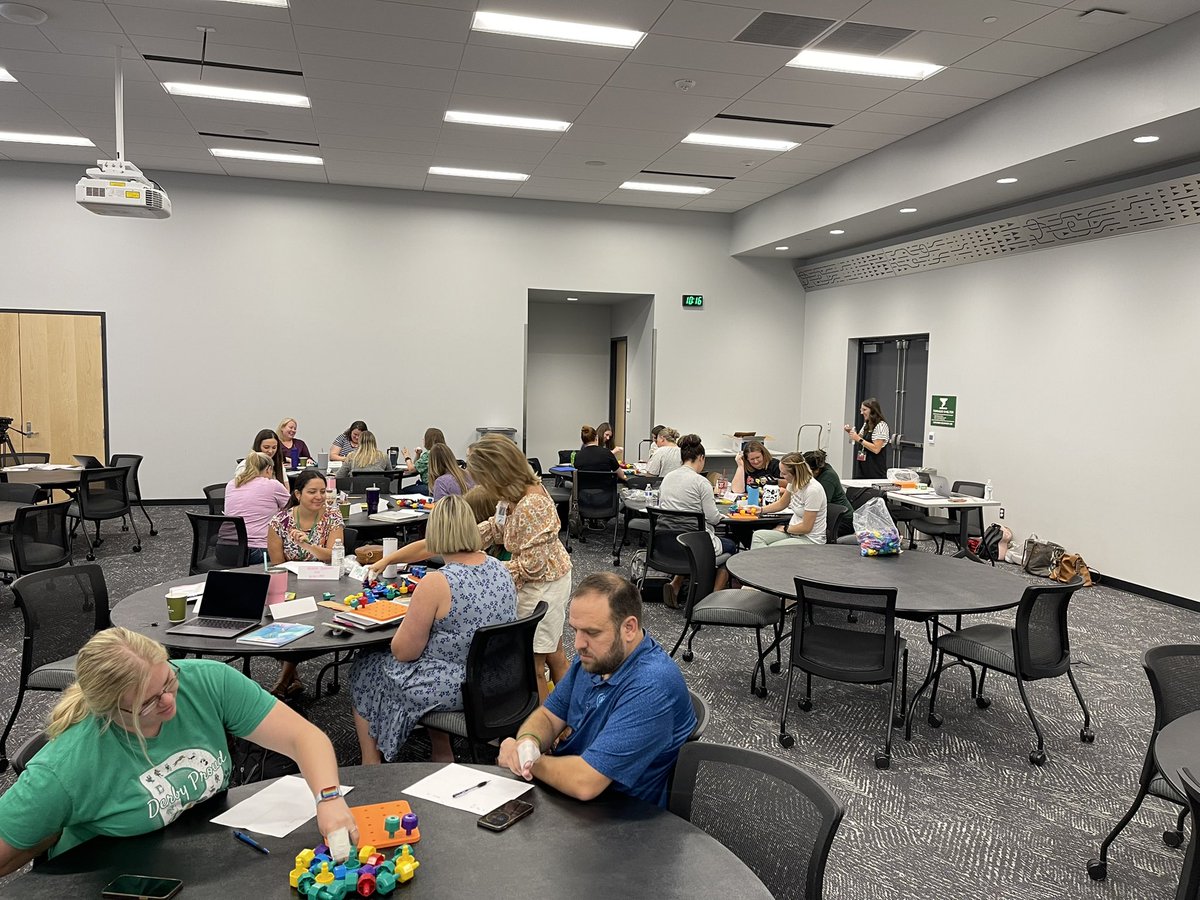 ClaravonM's tweet photo. New K-5 Ts finding out “Why so many bones?” #PLTW @DerbySchoolsKS https://t.co/2asrDlBbUb