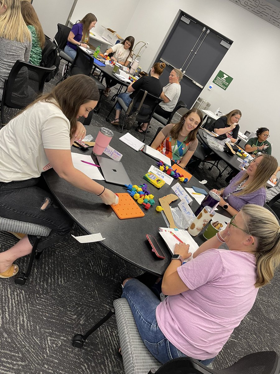 ClaravonM's tweet photo. New K-5 Ts finding out “Why so many bones?” #PLTW @DerbySchoolsKS https://t.co/2asrDlBbUb