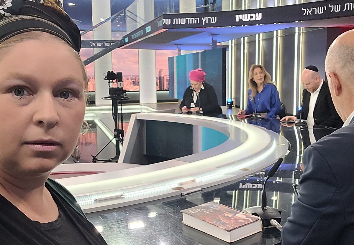 איילת שליסל tweet media