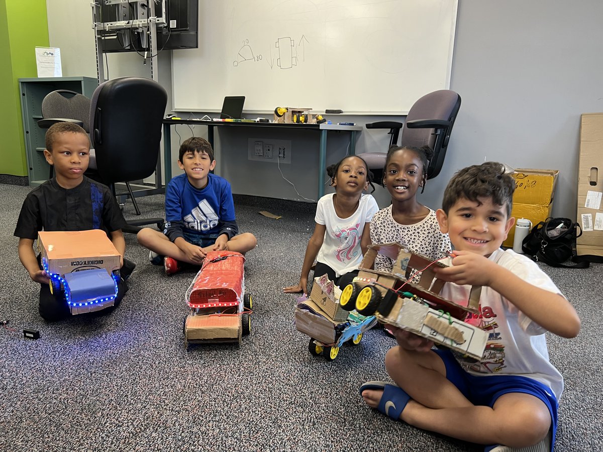 brilliant_labs's tweet image. 🤖🔥 We had a blast at the FREE #robotics STEAM camps at Connexion Works, Saint John! Fun, learning, and robots - what a combo! 🚀🌟
#CanCode #bBoard
@nbgov  | @ConnexionWorks