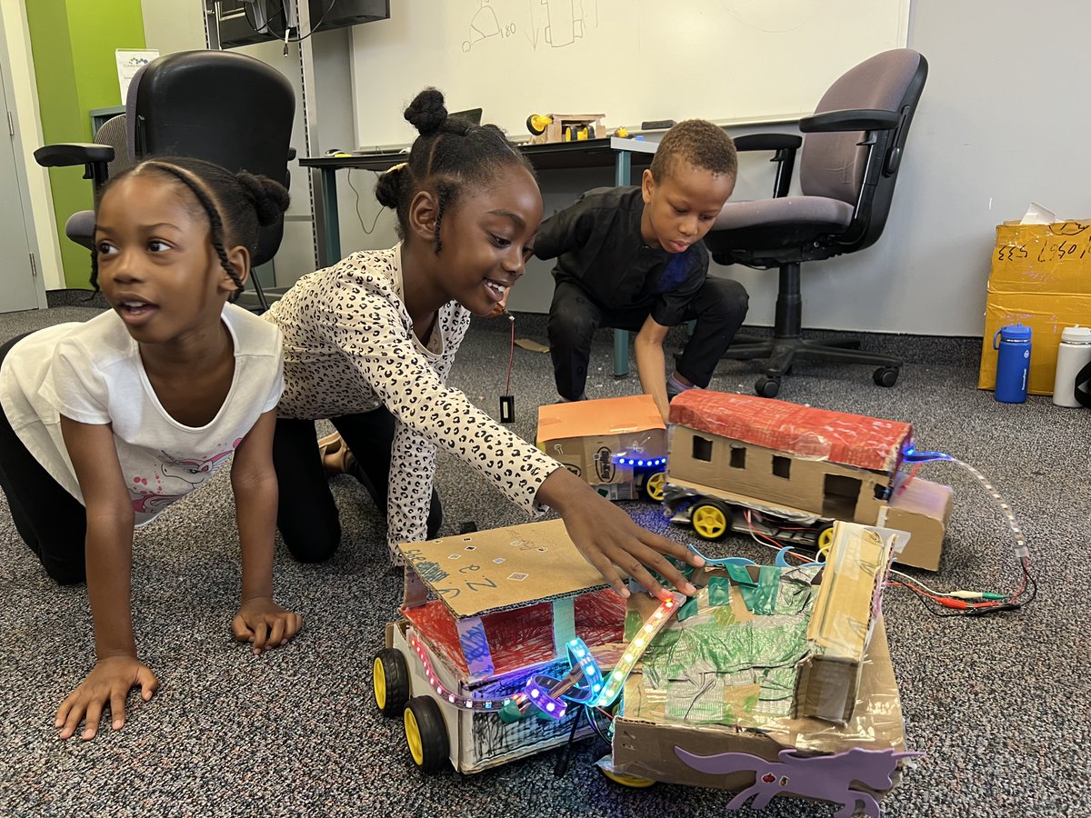 brilliant_labs's tweet image. 🤖🔥 We had a blast at the FREE #robotics STEAM camps at Connexion Works, Saint John! Fun, learning, and robots - what a combo! 🚀🌟
#CanCode #bBoard
@nbgov  | @ConnexionWorks