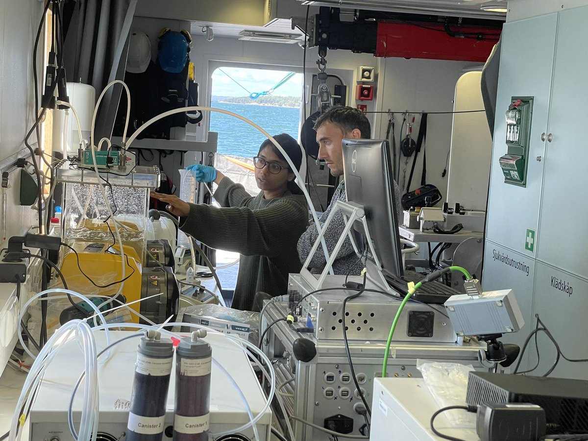 balticseacentre's tweet photo. Can the smell of the sea impact the climate? Researchers @MattESalter and @Sneha_agg in @CoastClim project Cyano-VOC are currently searching answer to part of that question by measuring VOCs from cyanobacteria onboard R/V Electra. https://t.co/V4uX5R5wqr