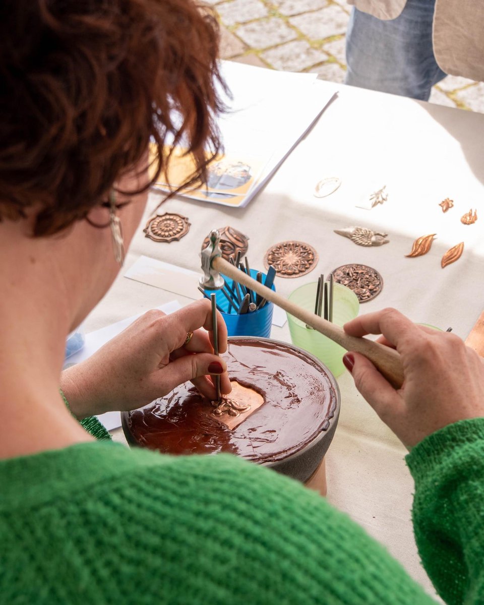 Wat zou je doen als je de kans kreeg om zelf een gouden of zilveren sieraad te ontwerpen? Hoe zou het eruit zien?

📸 door Simone den Haak