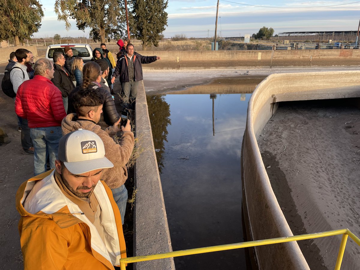 ripariman's tweet photo. @watersofamerica Transectors visit Mendoza Argentina to see how water management is changing with a decade long drop in precipitation, increased ET and shifting societal demands for water. @wsucahnrs  @SoeWsu @CASatWSU @Ing_UCuenca @paulmunozpauta @marioandrescm https://t.co/CkmWJaGC5G