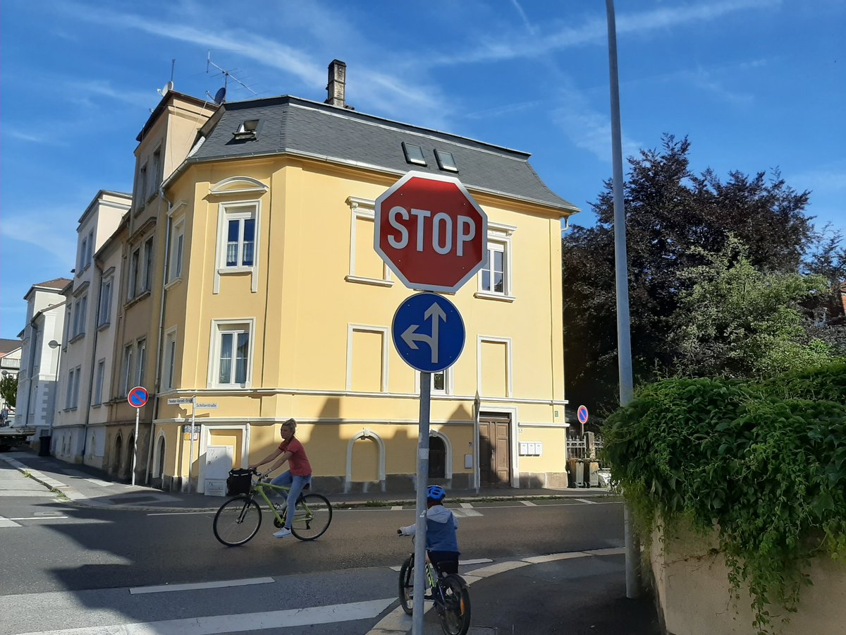 BOHOHV's tweet photo. Frisch eingetroffen: Sonnige Altbauwohnung mit Kachelöfen in bevorzugter Wohnlage von Zittau! 91 m² für unschlagbare 329 EUR Kaltmiete und KRISENFESTER Heizung (Kachelöfen bzw. Kohleöfen):
https://t.co/Vu2LKLfazE https://t.co/OzfSrcTA0f