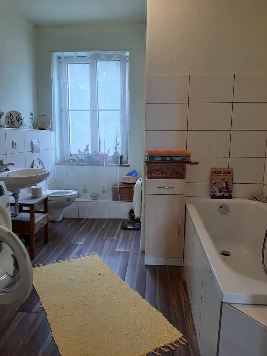 BOHOHV's tweet photo. Frisch eingetroffen: Sonnige Altbauwohnung mit Kachelöfen in bevorzugter Wohnlage von Zittau! 91 m² für unschlagbare 329 EUR Kaltmiete und KRISENFESTER Heizung (Kachelöfen bzw. Kohleöfen):
https://t.co/Vu2LKLfazE https://t.co/OzfSrcTA0f