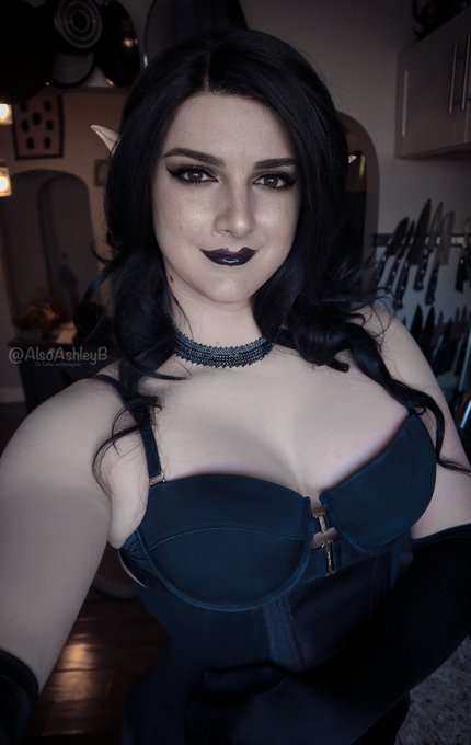 Making you jealous of Princess Bubblegum in my Marceline Lingerie Cosplay today hehe ?? https://t.co