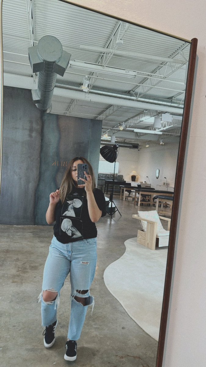 xChelyy's tweet photo. hey twitter, I got my first tattoo 🖤 https://t.co/cdYLC40uf9