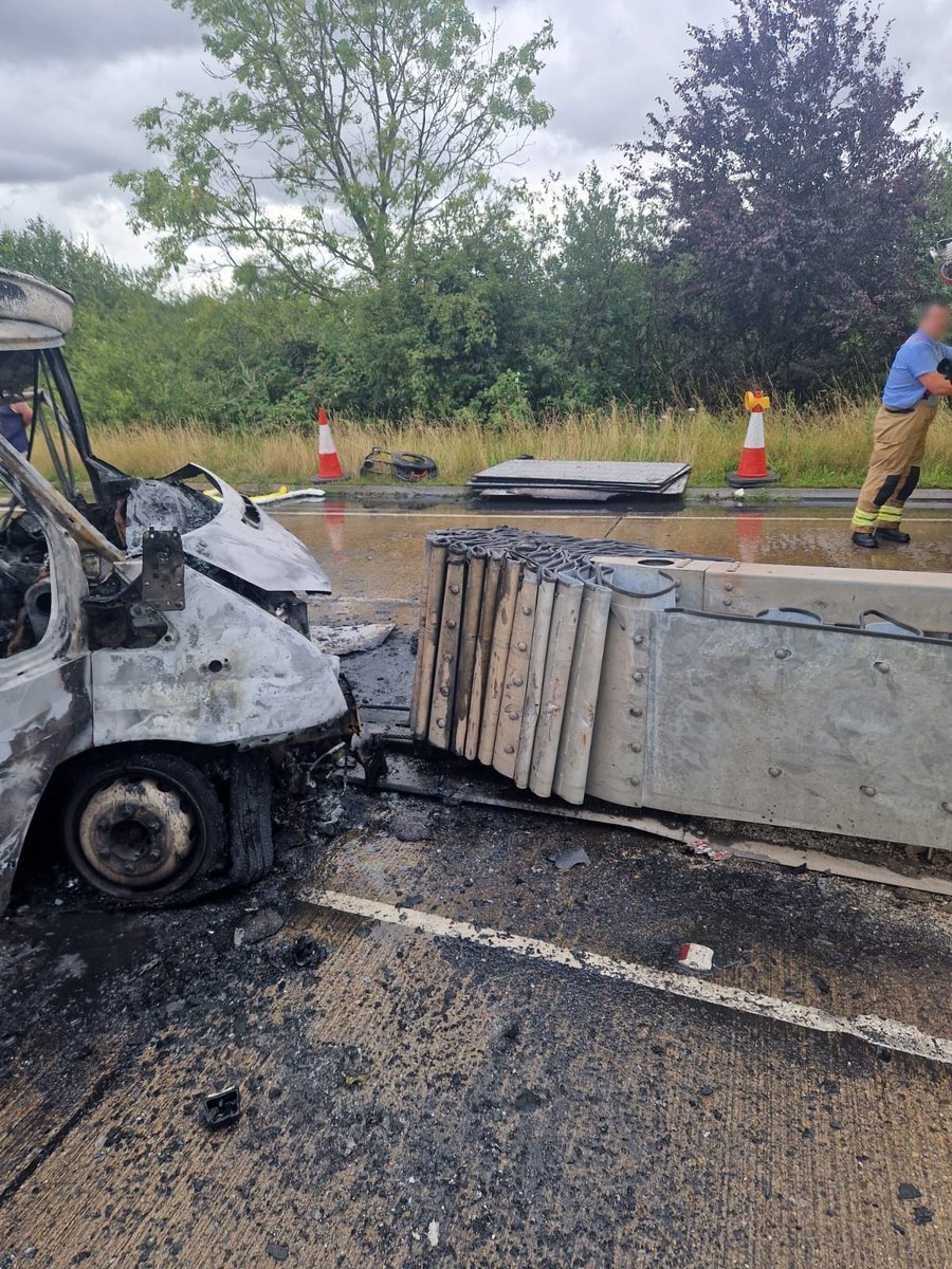 HighwaysEAST's tweet photo. The #A11 in #Norfolk remains CLOSED southbound between the #A47 near #Norwich and the #B1135 near #Wymondham due to a collision which the resulted in a substantial fire.
Recovery is now complete, however clear-up works and barrier repairs now need to take place. https://t.co/c0juQWpCWc