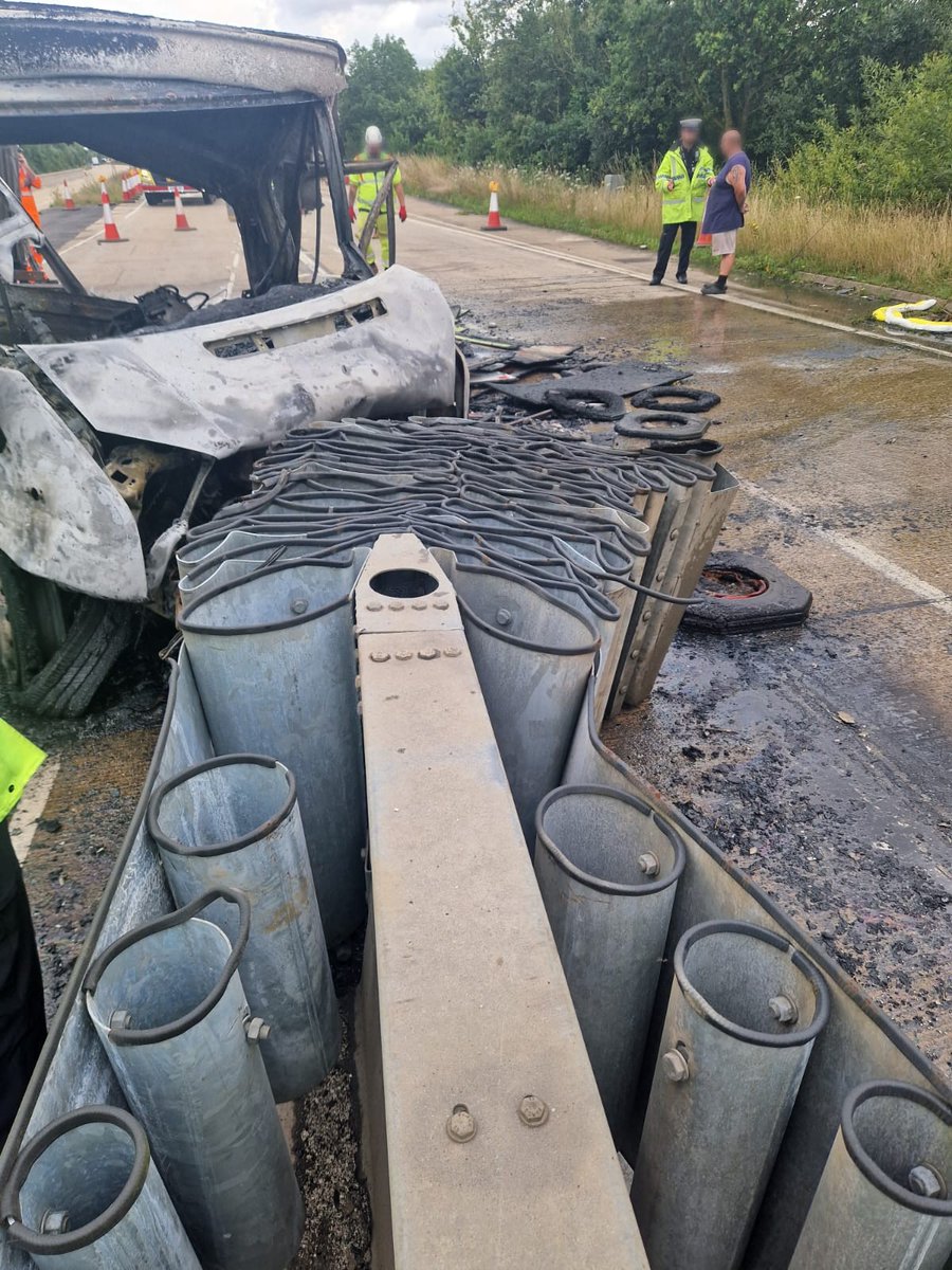 HighwaysEAST's tweet photo. The #A11 in #Norfolk remains CLOSED southbound between the #A47 near #Norwich and the #B1135 near #Wymondham due to a collision which the resulted in a substantial fire.
Recovery is now complete, however clear-up works and barrier repairs now need to take place. https://t.co/c0juQWpCWc