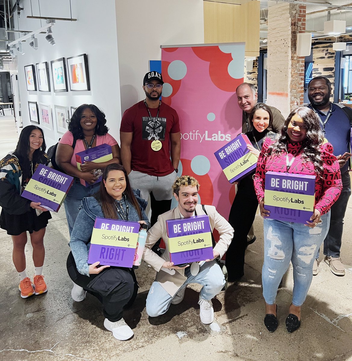 pasameelmic's tweet photo. #TBT at #SpotifyLabs New York. 🎙🎧
Meetings, workshops and networking.
#podcasting #PodcastProducer
@spotifypodcasts @tuerespodcaster https://t.co/atOMyvYrew
