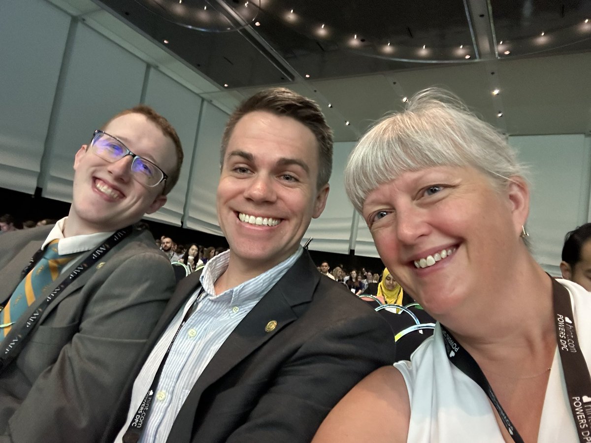 Hanging out with some pretty cool #familymedicine #residents and #students at the #AAFPNC. It’s gonna be a good day! @mussardMD @RichardE_MD