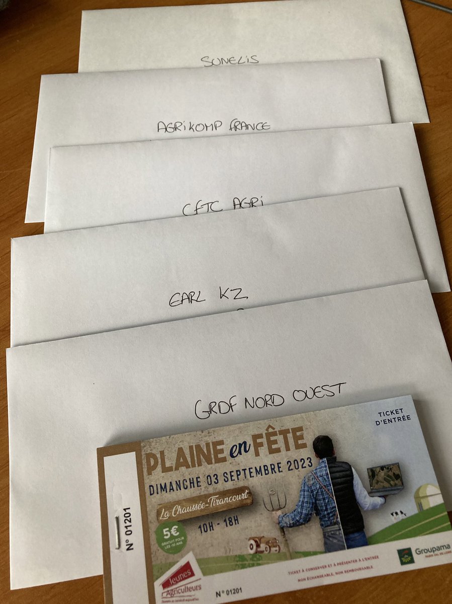 Un #JeudiPhoto très pluvieux, le temps n’est pas au beau fixe pour finir la moisson 😔

Mais ce n’est pour déplaire aux maïs 🌽, pommes de terre 🥔 et betteraves qui avaient bien besoin d’eau ! 💧

Côté Plaine en Fête, les préparatifs se poursuivent ! 🥳