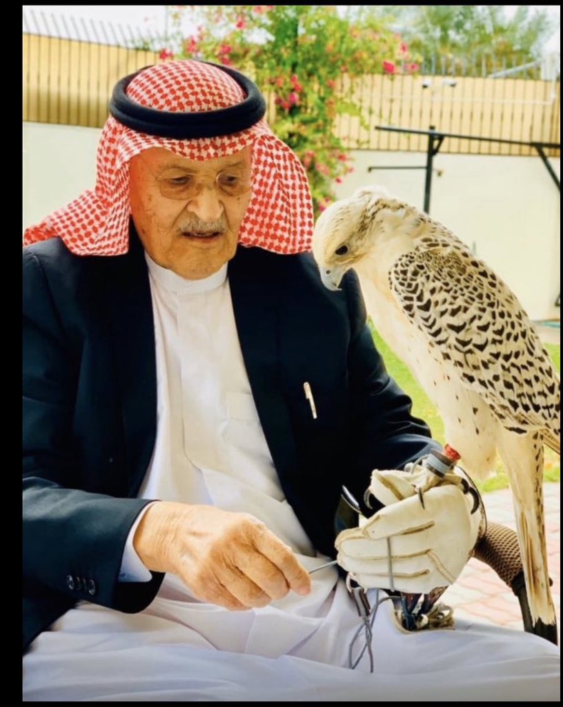 al7eblani's tweet photo. خالص التعازي والمواساة لأسرة الهذال الكرام ، في وفاة الشيخ متعب  محروت الهذال 
رحمه الله رحمةً واسعة، وأسكنه فسيح جناته، وألهم أهله وأحبابه وذويه الصبر والسلوان . إنا لله وإنا إليه راجعون https://t.co/WGy7eRVn9p