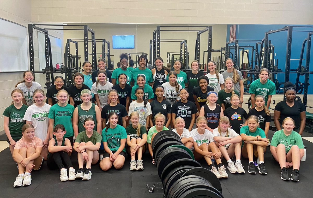 CoachChad5's tweet photo. Last day of strength and conditioning for our middle school athletes. What a great group of kids. Thanks again to @CoachZachHaynes and @CoachDerekGoble for their vision. Can't wait for next summer! @DNMSFalcons @DerbySchoolsKS @Derby_Sports @DMSBulldogs @GreenIsMagic. https://t.co/stecEUwfst