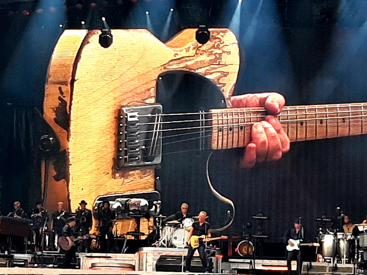 MessiPaola's tweet photo. Si è avverato un sogno ...vedere Bruce a Monza !! Serata super emozionante! ❤🎸
#brucespringsteen
#brucespringsteenmonza
#Monza
#autodromonazionalemonza
@springsteen https://t.co/E15hQRMZIT