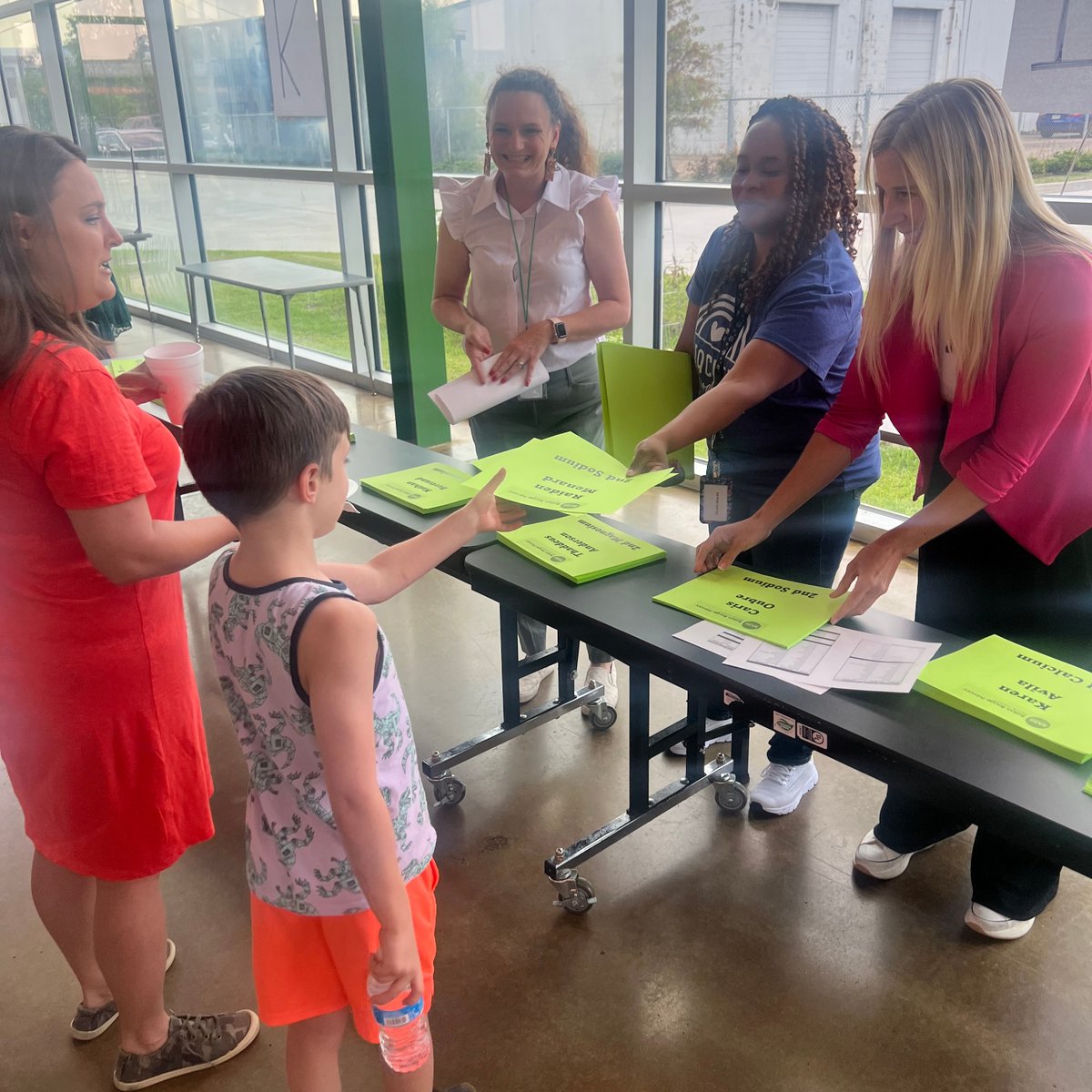 Basisbrprimary's tweet photo. It was *incredible* seeing so many of our families at a PACKED Back-to-School Night! Our families are the best!  We would like to thank the BASIS Mid City community for making yesterday a success. We can’t wait to see everyone again on Friday at Meet the Teacher Day! https://t.co/BIAXZpvH3c
