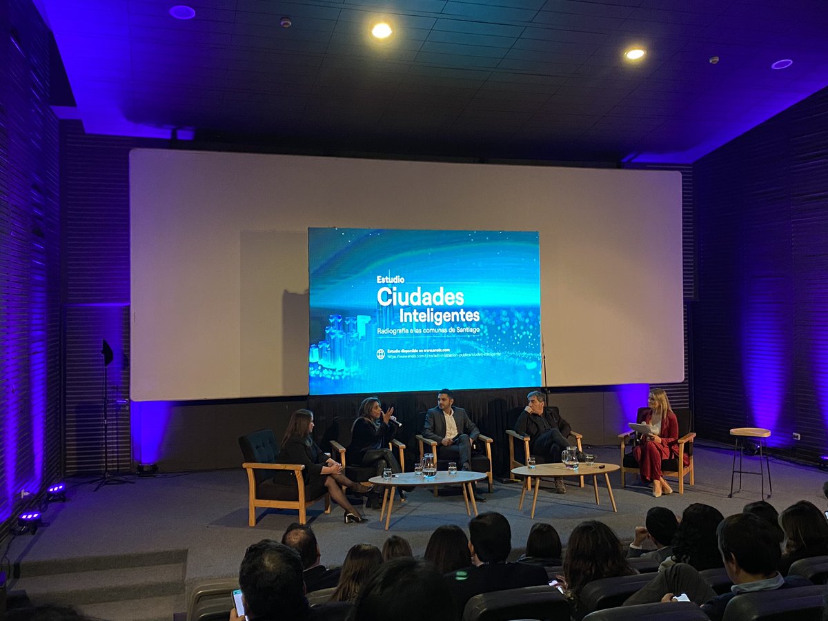 Ediazlira's tweet photo. En el encuentro de Ciudades Inteligentes, conversando acerca de cómo enfrentar los futuros desafíos de nuestra ciudad.
Tremendo evento!! Gracias a nuestros socios @EnelXGlobal 
 @Corfo_RM @Gob_Santiago https://t.co/yjXohQQDPn