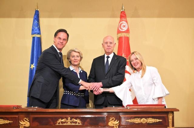 TuNurSolar's tweet photo. 16/07/2023: The EU and Tunisia: MoU on a comprehensive partnership package including green energy transition
https://t.co/ycsiaV0NQ1
16/07/2023 : L'UE et la Tunisie : MoU sur un paquet global de partenariat incluant la transition énergétique verte
https://t.co/ykVbUmUtGL https://t.co/idZLDpVaW0
