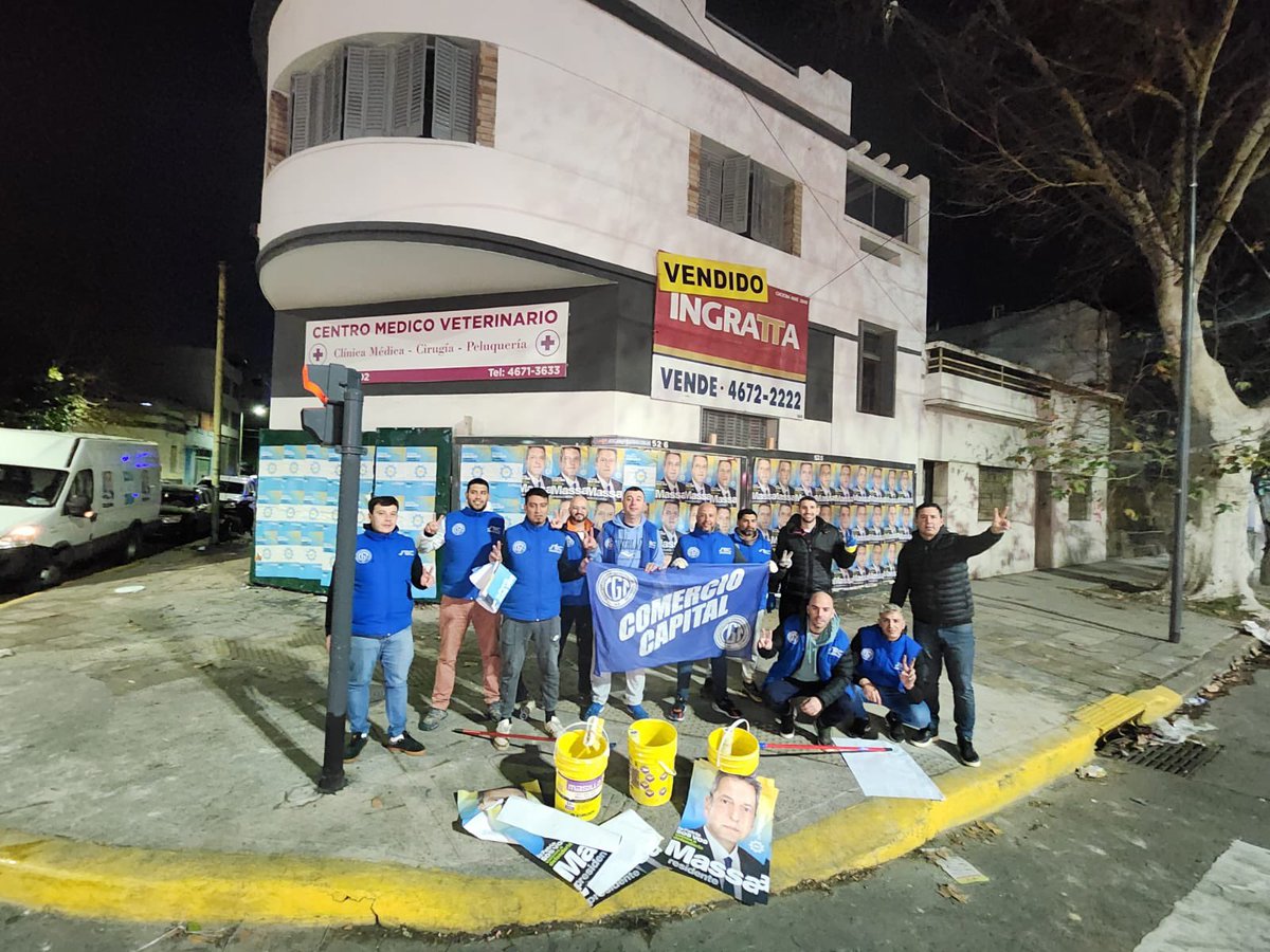 Sergio_OrtizOk's tweet photo. 𝑴𝒊𝒍𝒊𝒕𝒂𝒏𝒄𝒊𝒂 𝒚 𝑪𝒐𝒏𝒗𝒊𝒄𝒄𝒊𝒐𝒏𝒆𝒔 

Junto con los jóvenes peronistas de nuestro gremio salimos a militar a nuestro candidato #MassaPresidente porque apostamos a un país con movilidad social ascendente, donde el trabajo se convierta en el motor del crecimiento de nuestra argentina 
#CreoEnArgentina @SergioMassa 
#UnionPorLaPatria  @JP_Sec