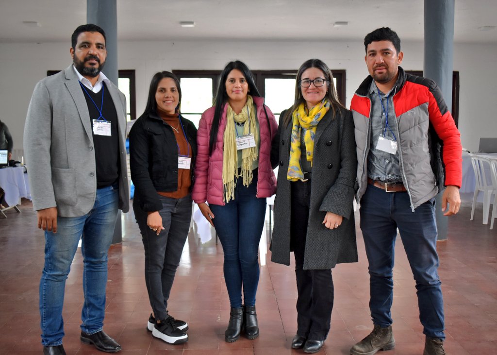 VEP_Paraguay's tweet photo. 🙆‍♀️ Desde la STP continuamos arduamente capacitando sobre la Guía para la Formulación del Plan de Desarrollo Municipal #PDSM a técnicos de los diferentes municipios del departamento de Ñeembucú.

➡️  Esta actividad se lleva a cabo gracias al apoyo de la @FIIAPP, @UEenParaguay. https://t.co/SNDHM4Y6DG