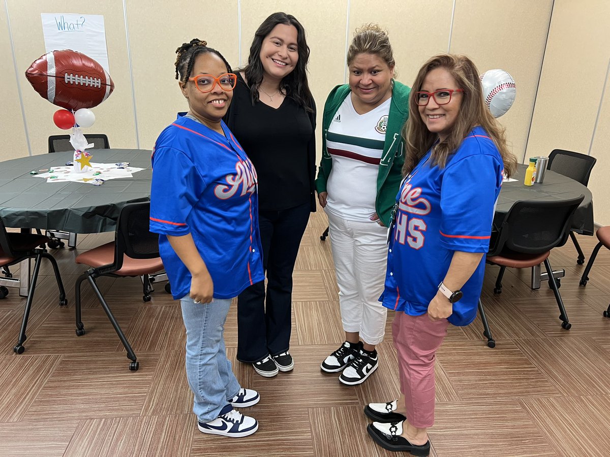 MVPerez10's tweet photo. Day 3 and final day of training camp! We found our sole mates!!! WE.ARE.HEADSTART #openingactivity @AldineHeadStart https://t.co/CiU6gWKCVd