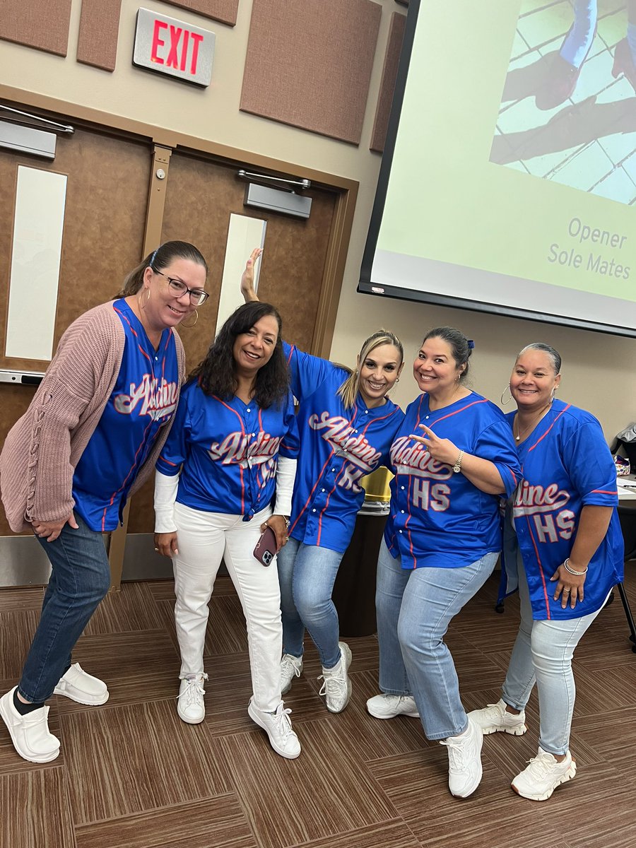 MVPerez10's tweet photo. Day 3 and final day of training camp! We found our sole mates!!! WE.ARE.HEADSTART #openingactivity @AldineHeadStart https://t.co/CiU6gWKCVd