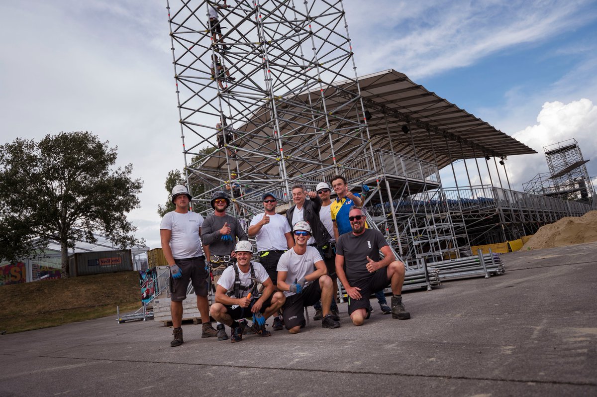 Vice Chancellor and Minister of Sports Werner Kogler, together with organizer Hannes Jagerhofer, visited the construction site of the 𝗔𝟭 𝗖𝗘𝗩 𝗘𝘂𝗿𝗼𝗕𝗲𝗮𝗰𝗵𝗩𝗼𝗹𝗹𝗲𝘆 𝗩𝗶𝗲𝗻𝗻𝗮 𝟮𝟬𝟮𝟯 🏐! In one week it's: #backontheIsland 🙌! #EuroBeachVolley #BeachVienna
