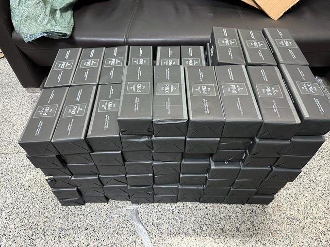 #HyderabadCustoms at #RGIA , on 27-7-23 had seized 34,800 #Cigarettes from 2 passengers arrived at #Hyderabad from Dubai. Further investigation into the matter is under progress