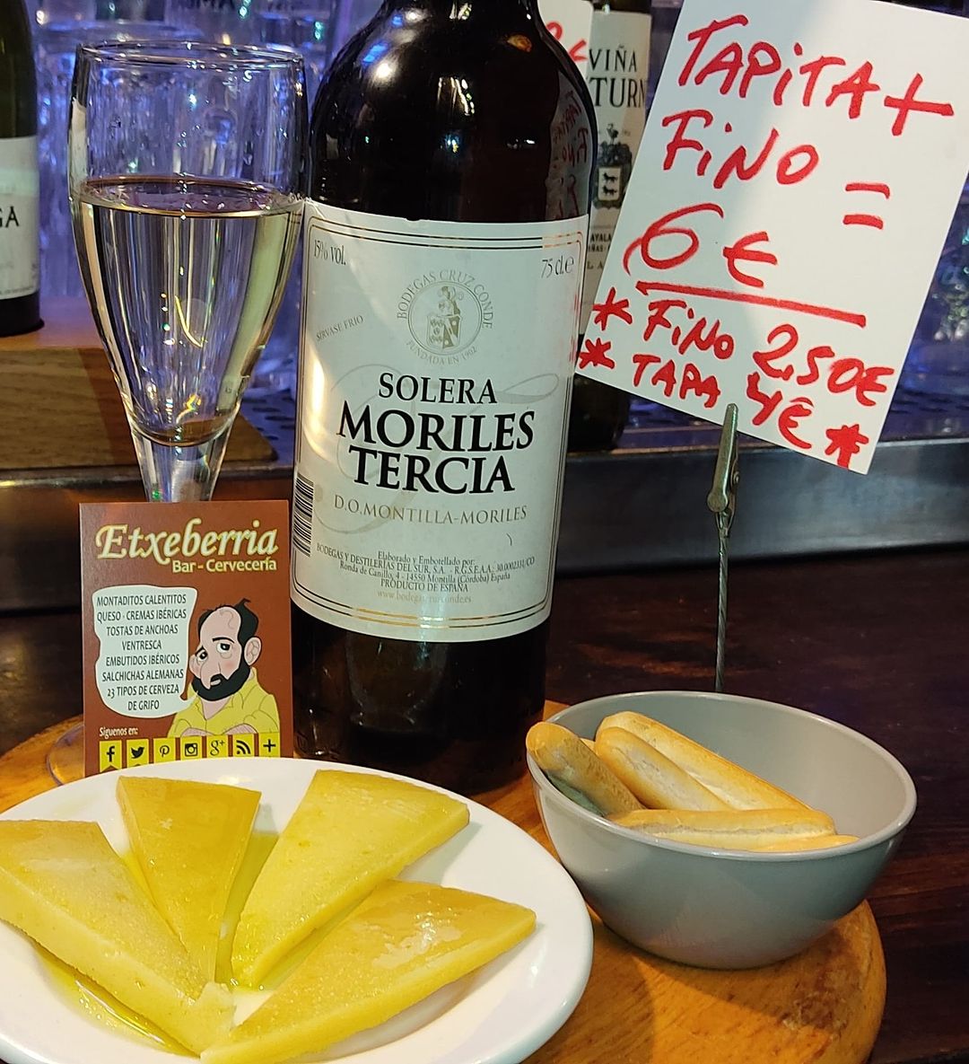 CerveEtxeberria's tweet photo. Elegante, acuérdate que has quedado y te están esperando en el #vuestro #winebeerbar de la #partevieja #donostia #DeLoBuenoLoMejor además de nuestras #cervezas de barril de importación y nuestros #WineAndalucia nuestras #raciones para chuparse los dedos
¡Salud! https://t.co/wpr1ydz9eb