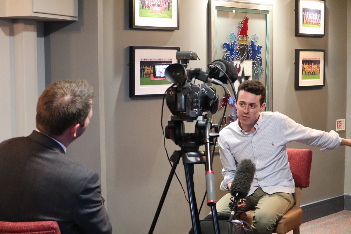 JonathanSayer1's tweet image. Thanks so much to everyone who came to the launch of #NowheretoRun last night. Still waiting on photos from the event but here’s some of books, cupcakes and me looking serious before we started. 

penguin.co.uk/books/455269/n…