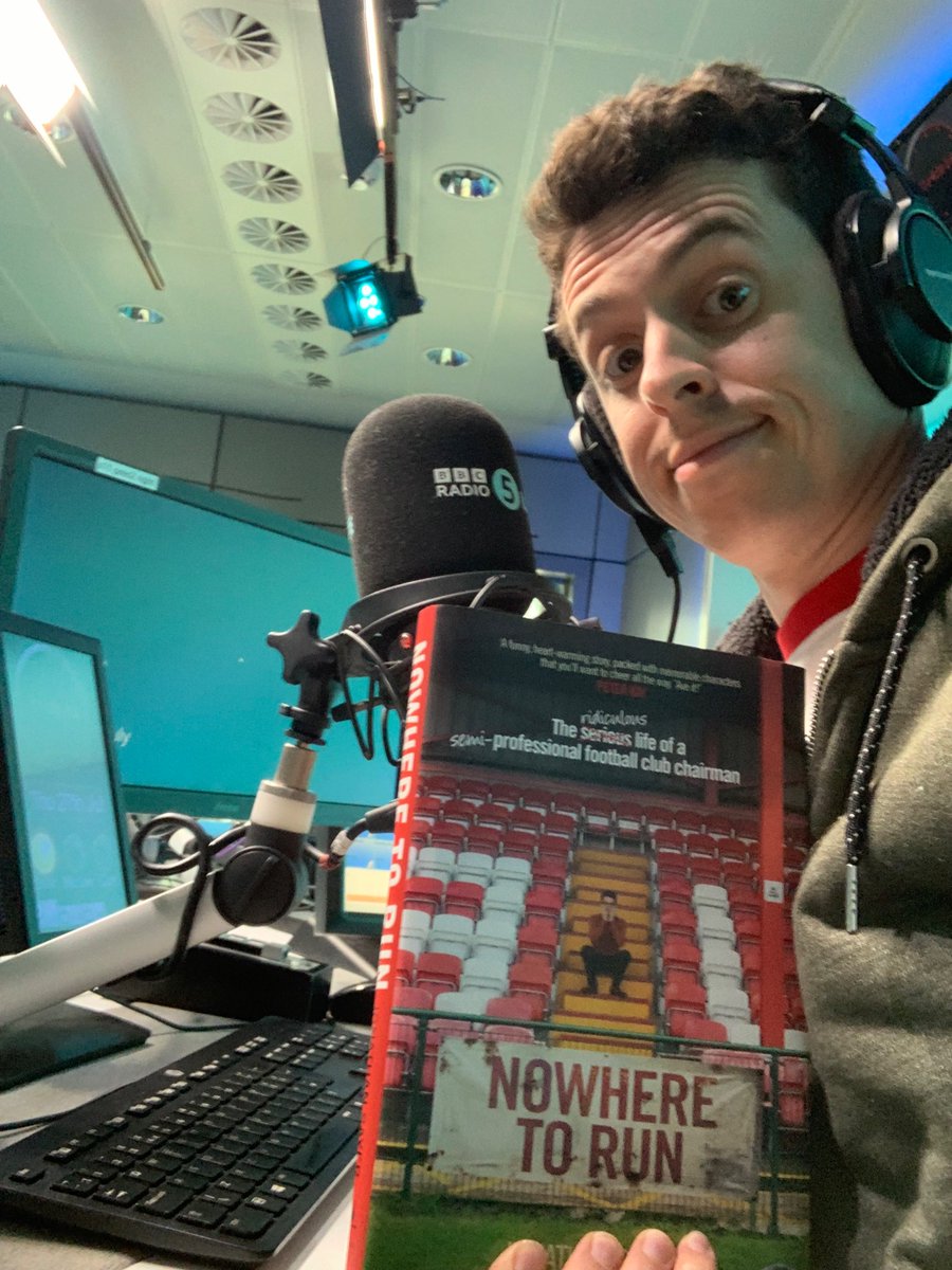 JonathanSayer1's tweet image. Thanks so much to everyone who came to the launch of #NowheretoRun last night. Still waiting on photos from the event but here’s some of books, cupcakes and me looking serious before we started. 

penguin.co.uk/books/455269/n…