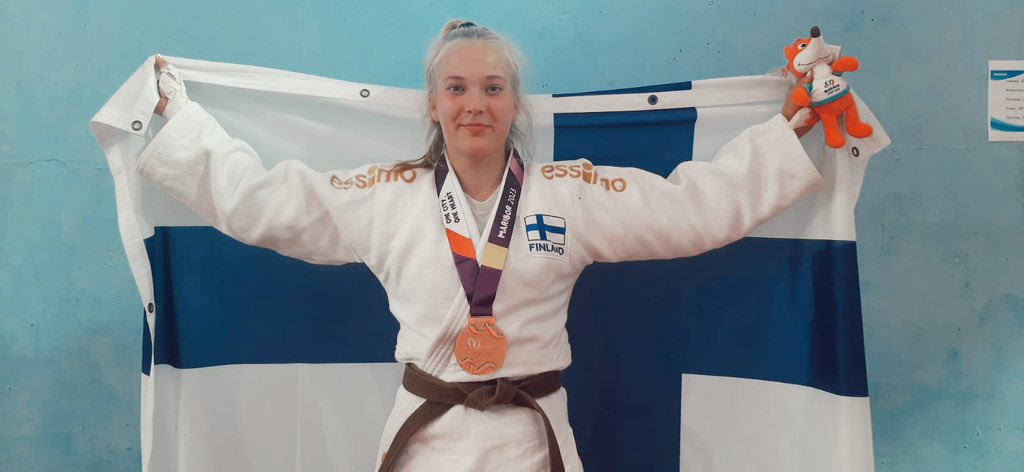 OlympicTeamFI's tweet photo. 𝙀𝙔𝙊𝙁-𝙥𝙧𝙤𝙣𝙨𝙨𝙞𝙖!🥉

Riina Myllylä on saavuttanut judon -57 kg -sarjassa pronssia🥉 

Lämpimät onnittelut🤩

#EYOF2023 #judo l @judoliitto https://t.co/P1Glb7xnUJ