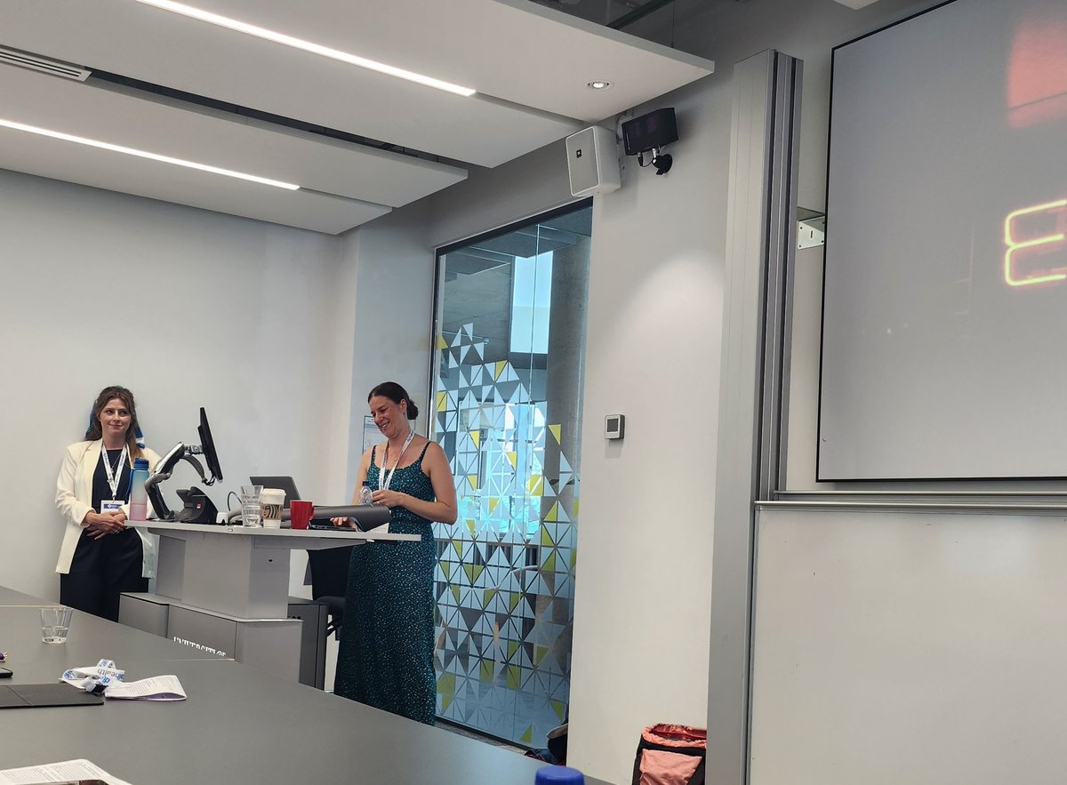 EmmaArrowsmith5's tweet photo. Fantastic session on failure from #digitalcouncil members Jo & Becca alongside Paul & Euan @DHSummerSchools https://t.co/uBnAC92T9O
