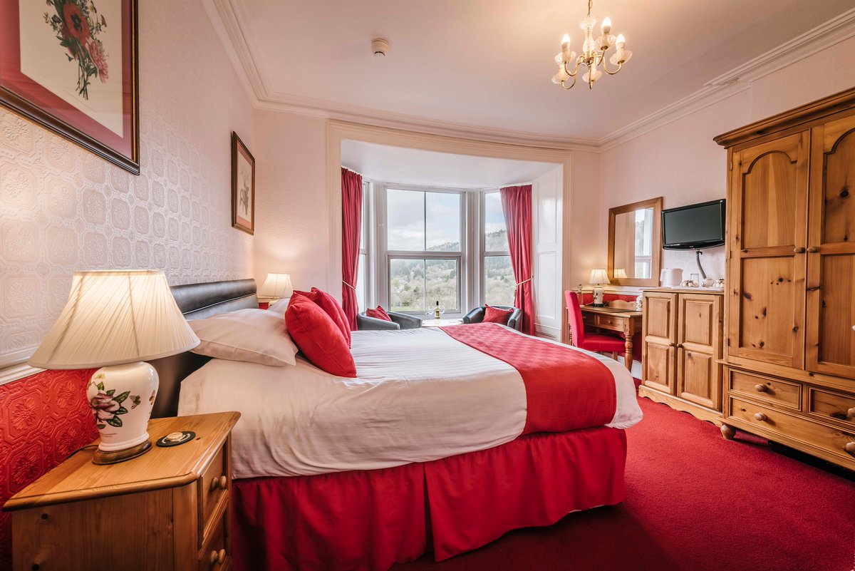 BrynBella's tweet photo. Escape to #Snowdonia this summer, stay at Bryn Bella! Unwind in our budget-friendly rooms designed to cater to your needs. Don't miss out on the #UltimateSummerExperience - book now and be the epitome of cool! Go to https://t.co/oYSdct7tK4 #StaycationBliss #BookNowForSummer https://t.co/WsfnqPCYKv