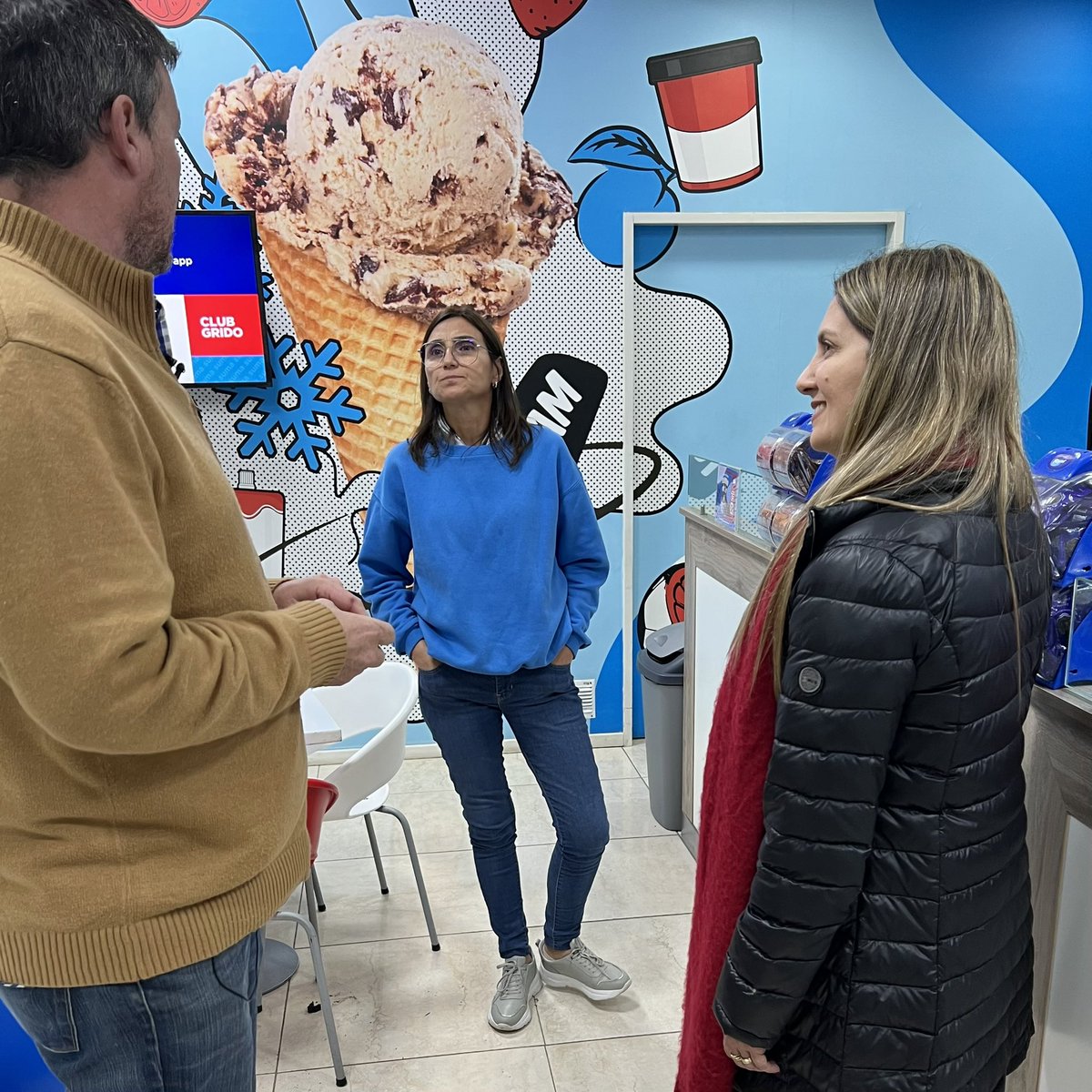 Ayer estuvimos recorriendo Cañuelas junto a <a href="/SantiagoMacGoey/">Santiago Mac Goey</a>. 
Charlamos con vecinos y comerciantes de los barrios San Esteban y Máximo Paz, nos contaron todo lo qué hay para mejorar y vimos la garra que le ponen para salir adelante. 

Con las propuestas de <a href="/horaciorlarreta/">Larreta</a> y