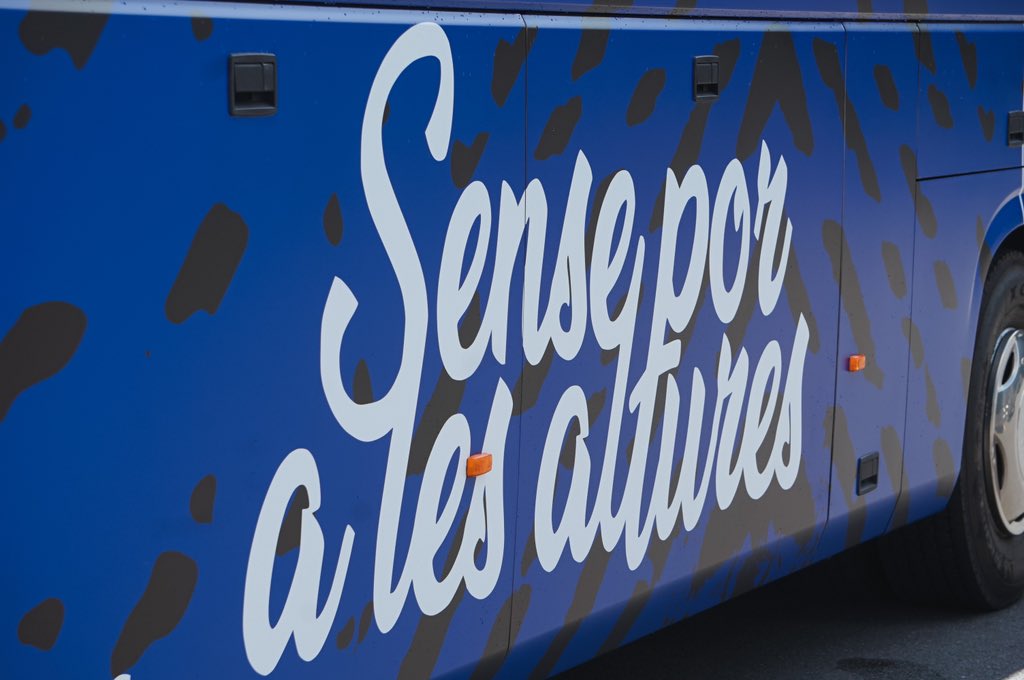🔝🥰 El bus tricolor que passejarà per <a href="/LaLiga2/">LALIGA HYPERMOTION</a> 

#SomTricolors
#SensePorALesAltures
