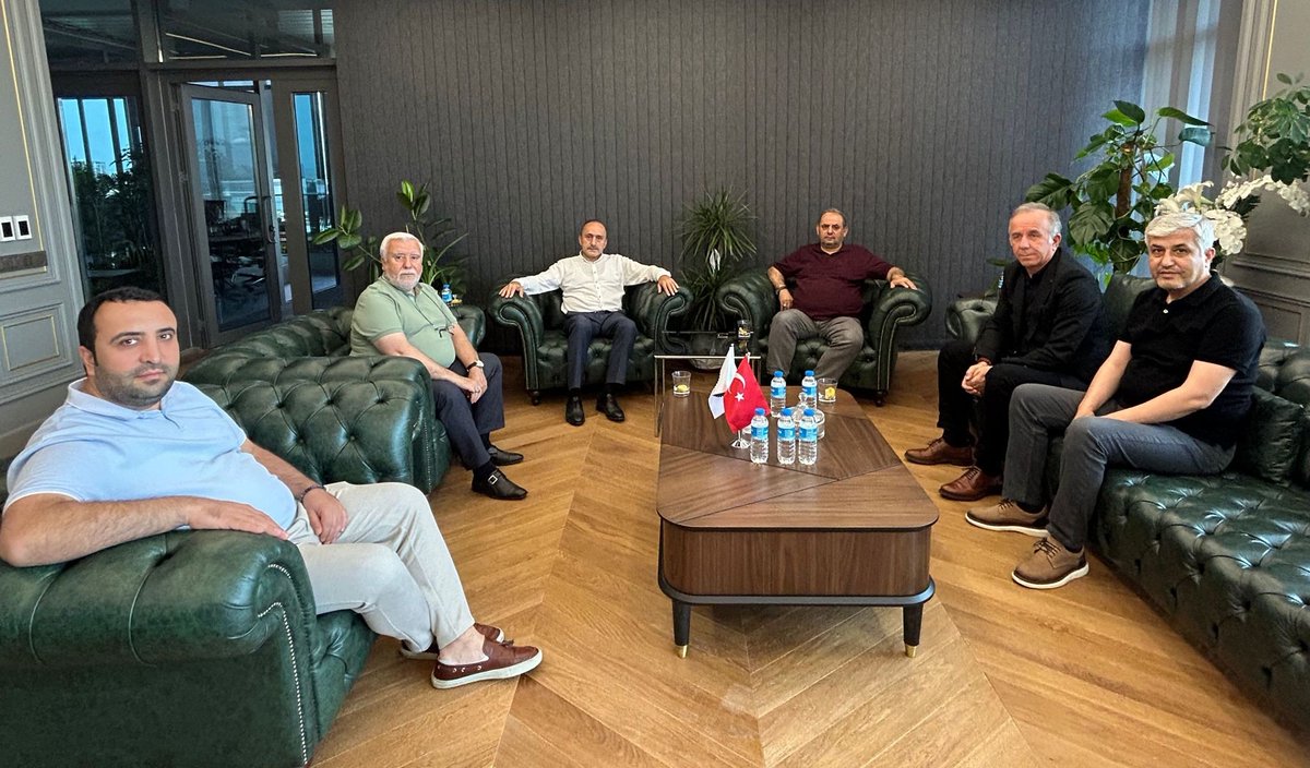 Konfederasyonumuz HAK-İŞ'e bağlı kardeş sendikamız Öz Sağlık-İş'in 3. Olağan Genel Kurullarının iptaline ilişkin verilen yargı kararının ardından Öz Sağlık-İş Genel Başkanı Sn Devlet Sert'i Genel merkezlerinde Yönetim Kurulumuz ile birlikte ziyaret ederek, desteğimizin tam