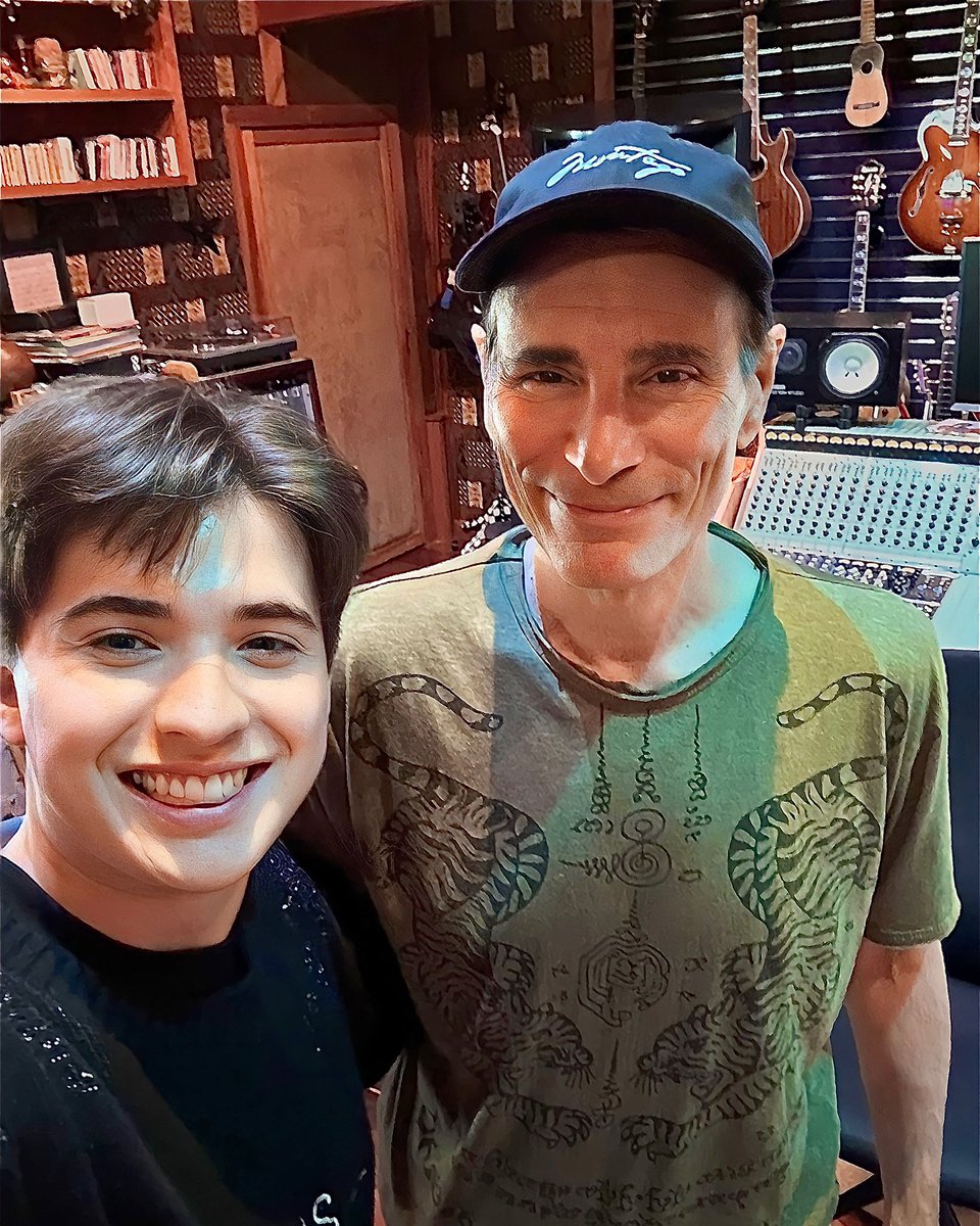 MarcinGuitar's tweet photo. Absolutely STOKED to be joining @stevevai for his Vai Academy next January - tix online 💗 https://t.co/NnijqcoYEC
