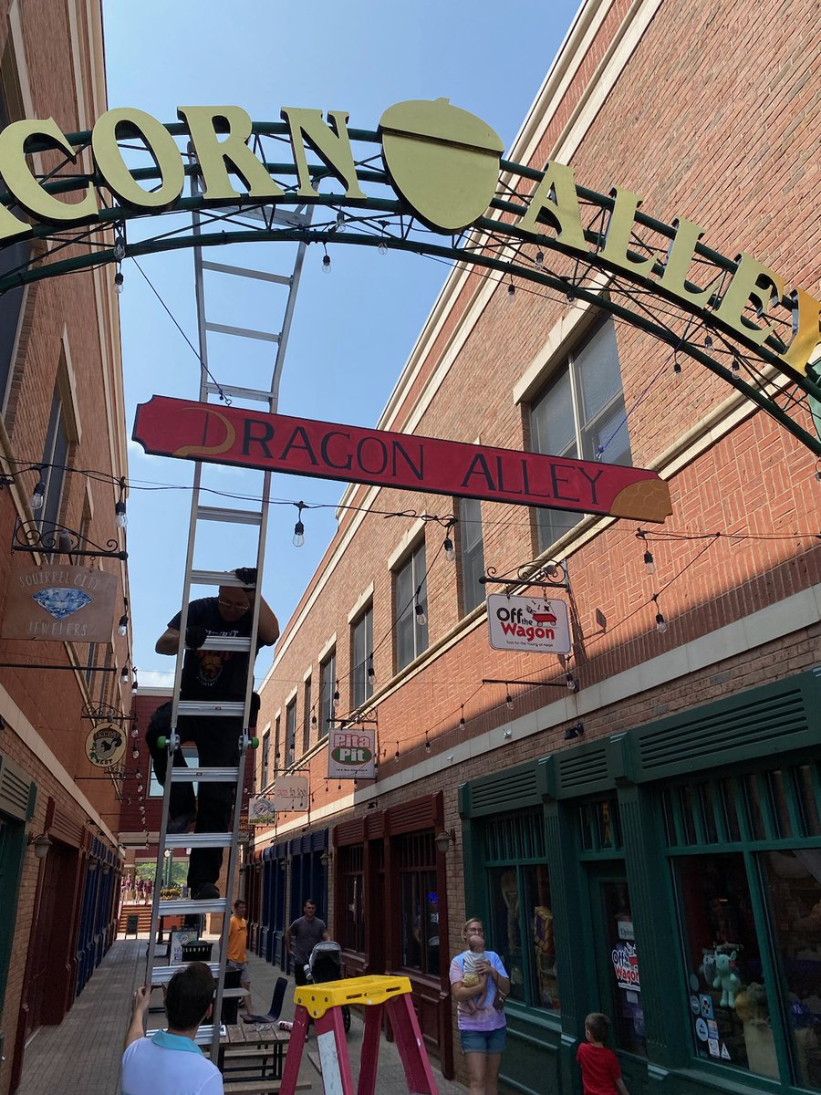 WizardlyKent's tweet image. There's magic in the air... ⚡️💙💚❤️💛