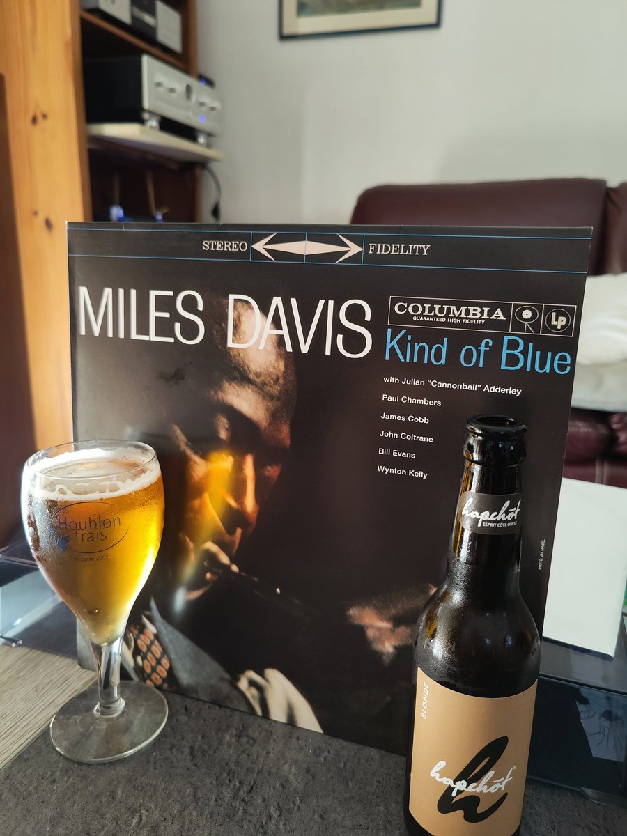 donylandes's tweet photo. Cheers 🍻 on #Music with #MilesDavis 🇺🇲 🎺 1926/1991 🙏 #KindOfBlue 1959 LP reissue 🇪🇺 2015 🎶🎵🎶 #vinylrecords #vinylcollection #vinylcommunity #vinyladdict #vinyljunkie #beer #Hapchot #BasqueBeer https://t.co/WqusDfr4lI
