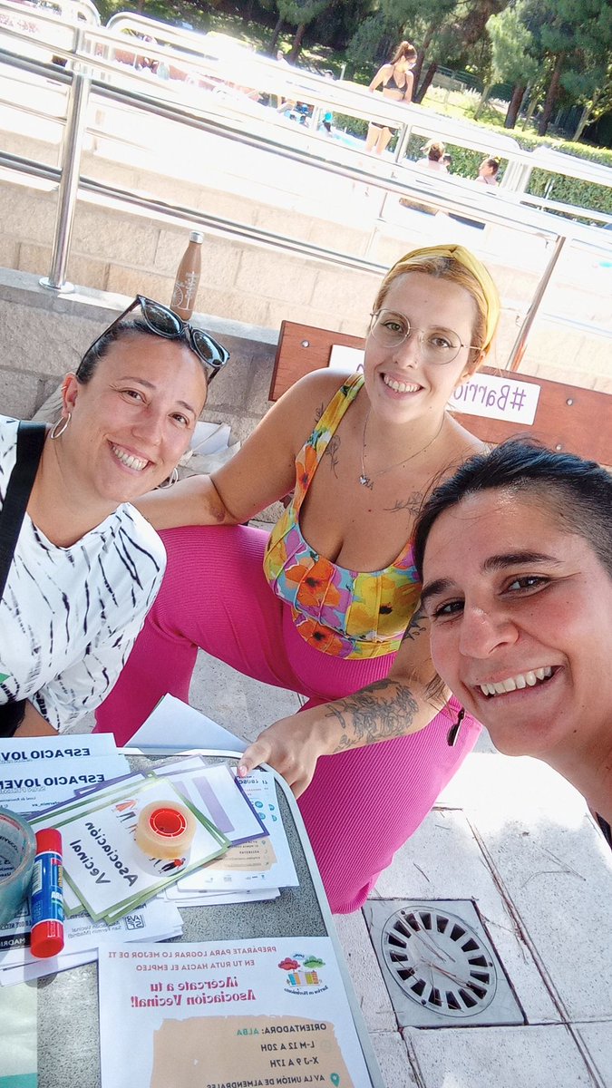 ImpactoSFermin's tweet photo. Desde la #Piscina de #BarrioSanFermin los Proyectos de la @FRAVM de Im(PACTO) en el Barrio, Barrios en Movimiento, @EnlazandoMadrid y @EmpleoFRAVM difundiendo los recursos y charlando con el vecindario sobre Convivencia, necesidades y preocupaciones... https://t.co/GXM3Rv9FQH